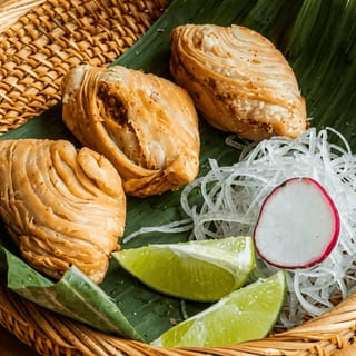 Khun Phu (Curry Puff)